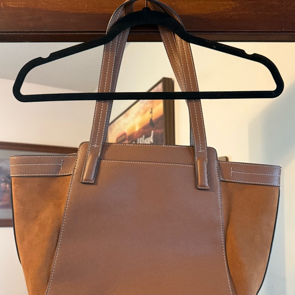 SOLD—Nine West Tan Structured Tote with faux leather Gold Accents- EUC - Picture 3 of 14